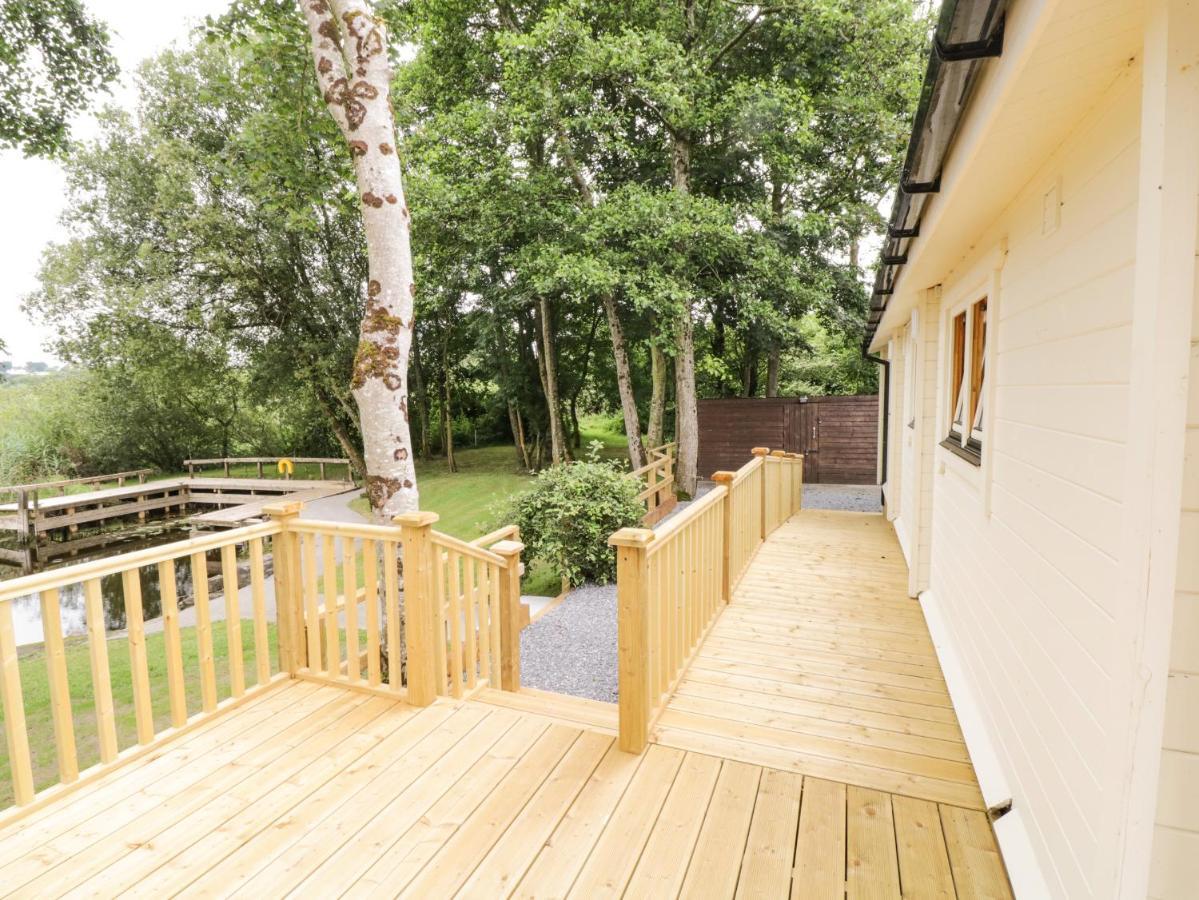 Port Heron Lodge Athlone Bagian luar foto